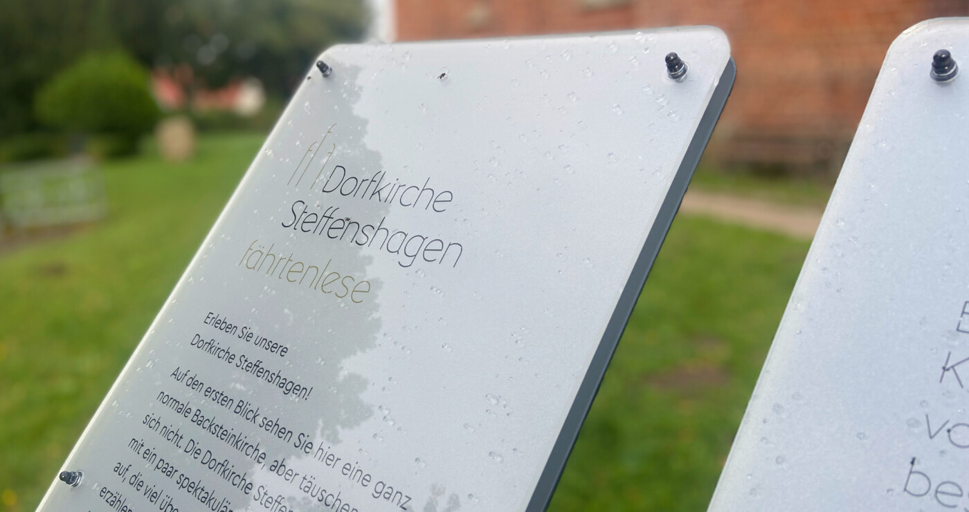 F&auml;hrtenlese Dorfkirche Steffenshagen