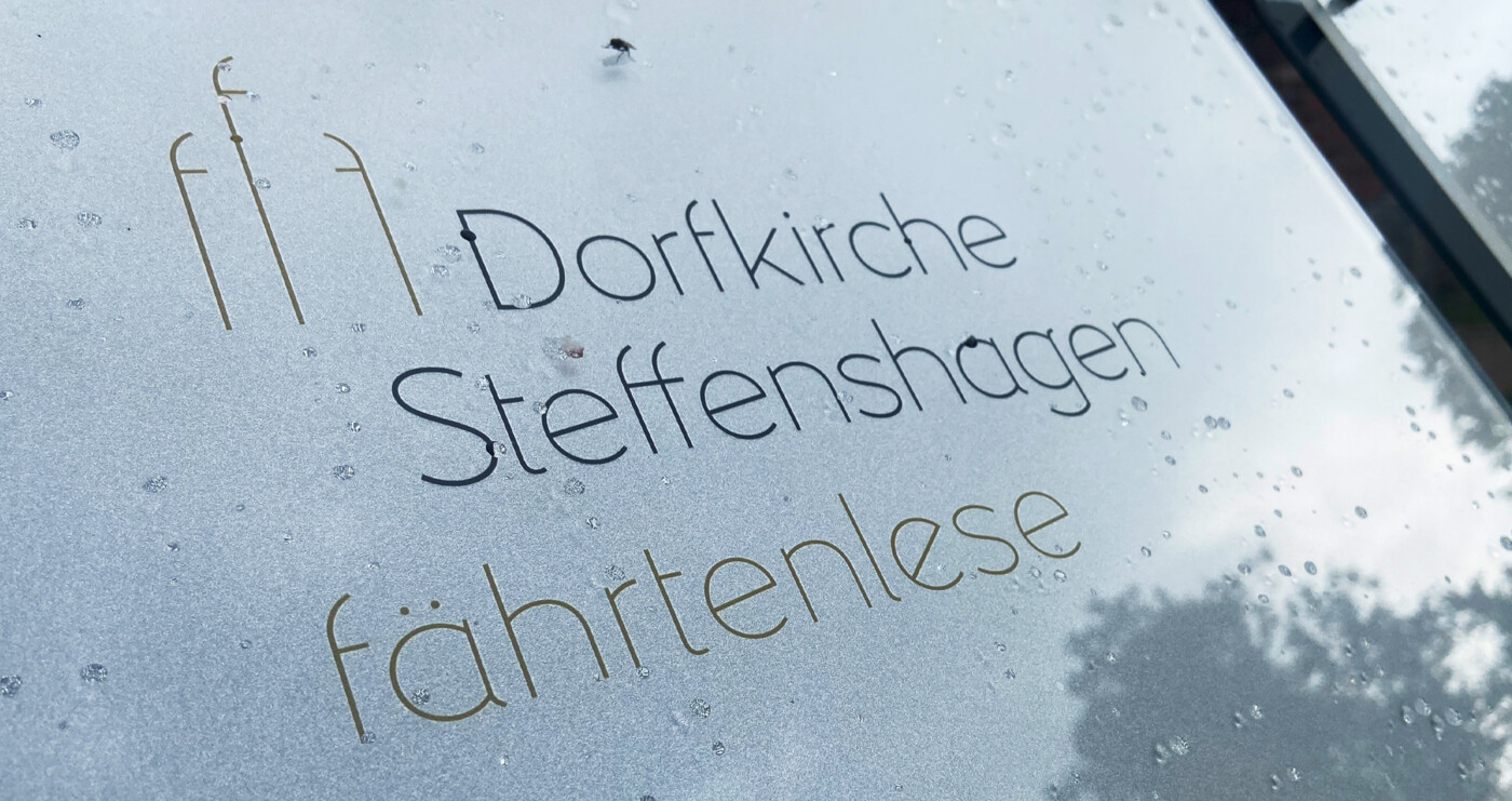 Fährtenlese Dorfkirche Steffenshagen Fährtenlese Dorfkirche Steffenshagen